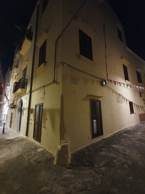 Esterni