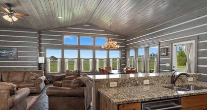 Lazy Bear Sleeps 6 ~ Wifi ~ Views ~ Patio ~ BBQ
