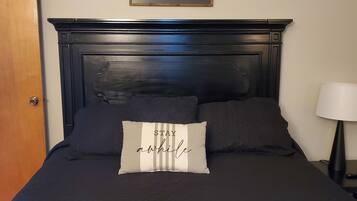 4 bedrooms, iron/ironing board, WiFi, bed sheets