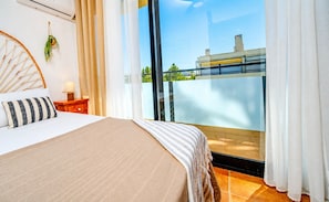 Bügeleisen/Bügelbrett, Reisekinderbett, kostenloses WLAN, Bettwäsche