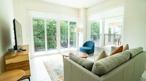 TV, fireplace, offices - Flamingo View Suite 1B 413 (Playa Flamingo)