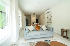 TV, fireplace, offices - Flamingo View Suite 1B 413 (Playa Flamingo)