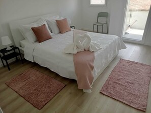 Iron/ironing board, free WiFi, bed sheets - Sun Martinho Casa da Baía  (São Martinho do Porto)