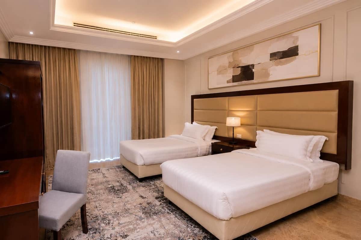 Suite | Premium bedding, blackout drapes, iron/ironing board, free WiFi