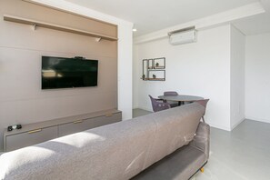 A modern hotel room with a bed, a TV, a desk, and a chair. - Shopping | gastronomy | Everything on foot #CA102 (Florianópolis)