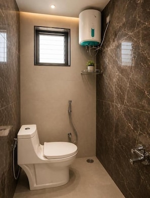 Bathroom - HOTEL VEERATN (Hatkalangda)