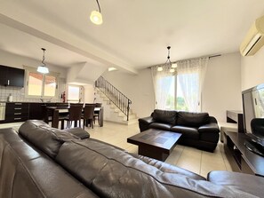 House - 158 PRV - Stay Golden Hour House (Pervolia)