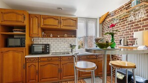 Private kitchen - Cottage 'Gite "Entre Ciel Et Mer"' with Shared Terrace and Wi-Fi (Eu)