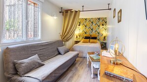 Living area - Cottage 'Gite "Entre Ciel Et Mer"' with Shared Terrace and Wi-Fi (Eu)