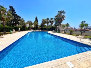 Pool - Marina Sea Breeze Apartment, Sleeps 8, Free Wi-Fi (Pareklisia)