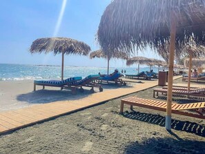 Beach - Samson Sea Breeze, 3bed sleeps 6, free WiFi (Agios Tychon)