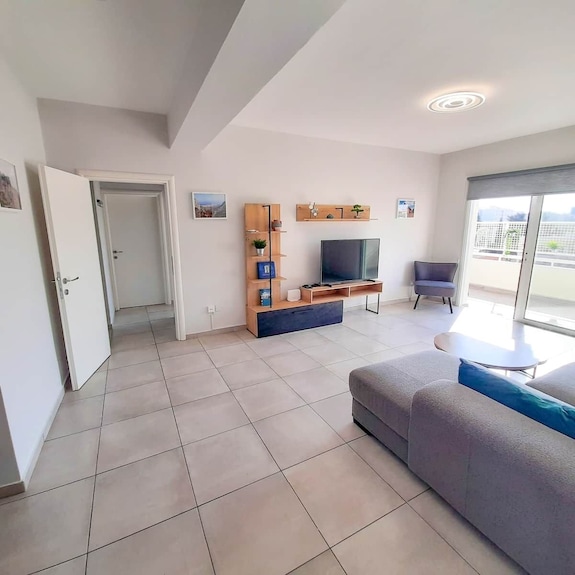 Sea Breeze Central, 2bed, Sleeps 4, Wi-fi, Sat Tv - 리마솔