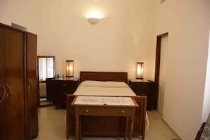Iron/ironing board, WiFi, bed sheets - Yiayia's House, 3bed, sleeps 6 (Limassol)