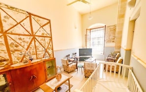TV - Yiayia's House, 3bed, sleeps 6 (Limassol)