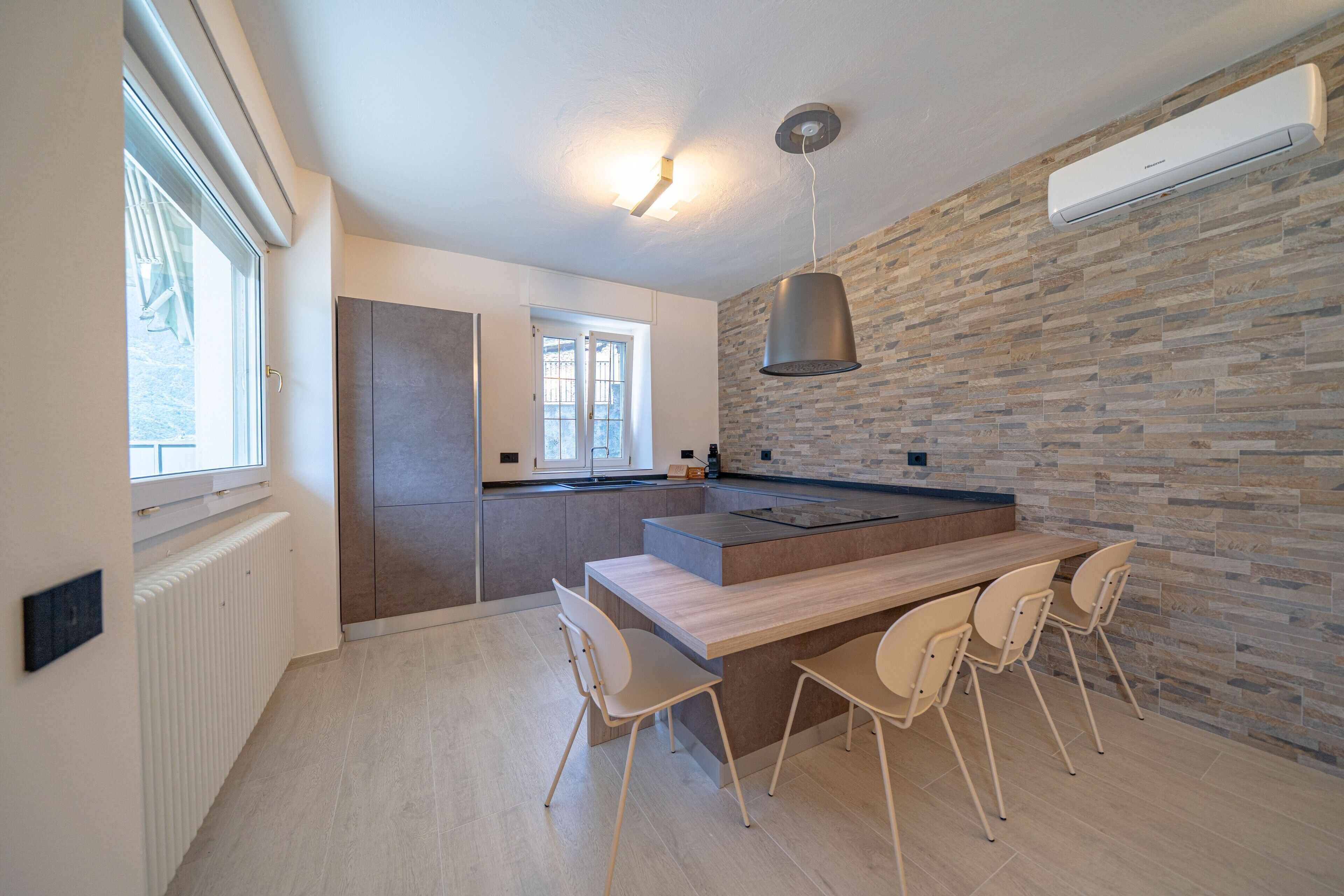 Frigorifero, forno, piano cottura, lavastoviglie