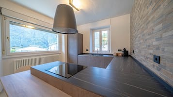 Kylskåp, ugn, spishäll och diskmaskin