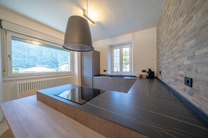Réfrigérateur, four, plaque de cuisson, lave-vaisselle