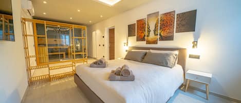 Tabla de planchar con plancha, wifi y ropa de cama