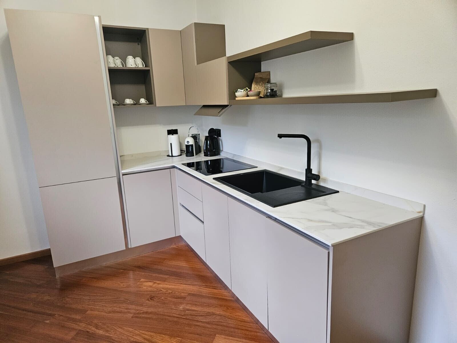 Geladeira, fogão, cooktop, lava-louças