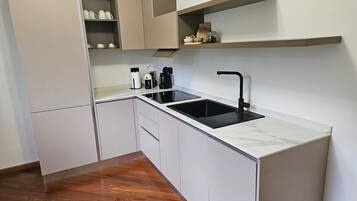Geladeira, fogão, cooktop, lava-louças