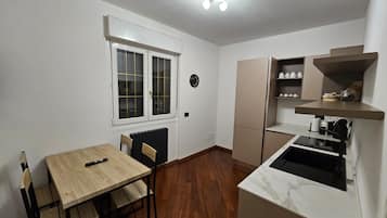 Kühlschrank, Ofen, Herdplatte, Geschirrspüler