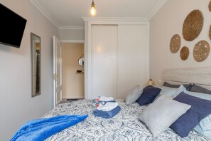 1 habitación, tabla de planchar con plancha, wifi y ropa de cama 