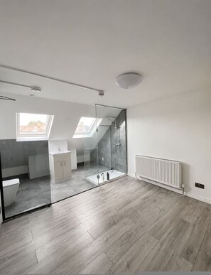 House - Shared House for Contractors Relocations 4bed 3bath (Greenford)