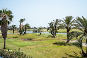 Golf - Velapi Golf Resort Oasis, Luxury apartment with golf views, pool and gym by OYOOSTAYS (Los Alcázares)