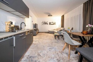 Interior - Hotel Winterberg: Apartment 502 (Winterberg)