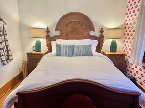 Tabla de planchar con plancha, wifi y ropa de cama 