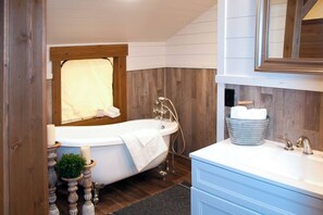 Bathroom - 320 Safari Luxury Tent - Couples Getaway,30 Min. to Sedona, No pets (Camp Verde)