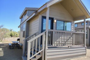 Exterior - 1 Bedroom w/loft Deluxe Cabin Sleeps 6, 30 minutes to Sedona -No pets (Camp Verde)