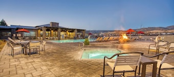 1 Bedroom w/ Loft Cabin Sleeps 6, Top Notch Amenities, 30 min. to Sedona no Pet