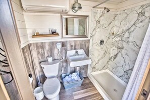 Bathroom - 341 Conestoga Wagon - Riverfront Resort (Camp Verde)