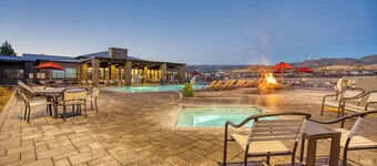 1 Bedroom w/loft Deluxe Cabin Sleeps 6- Dog friendly