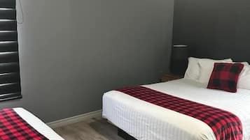 Suite | Blackout drapes, iron/ironing board, WiFi (free)