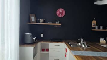 Cortinas blackout, tabla de planchar con plancha y wifi gratis