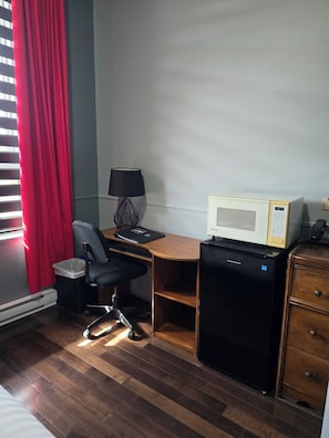 Cortinas blackout, tabla de planchar con plancha y wifi gratis 