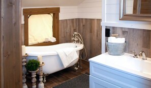 Bathroom - Safari Luxury Tent - Couples Getaway,30 Min. to Sedona (Camp Verde)