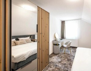 2 bedrooms, in-room safe, iron/ironing board, travel cot - Hotel Winterberg: Vacation Apartment 602 (Winterberg)