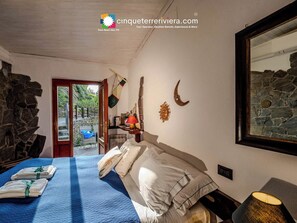 Room - Camere Giuliano Basso — Room Sofia 1 (Vernazza)