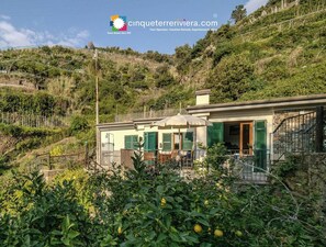 Exterior - Camere Giuliano Basso — Room Sofia 1 (Vernazza)