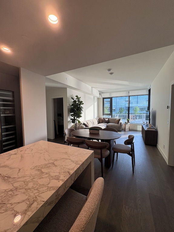 Luxury Lakefront Retreat | Beach, Pool, Hot Tub & Stunning Sunsets - Kelowna