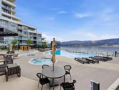 Luxury Lakefront Retreat | Beach, Pool, Hot Tub & Stunning Sunsets