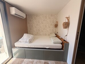 Room - Villa 'Sexty-nine' with Shared Terrace, Wi-Fi and Air Conditioning (Agde)