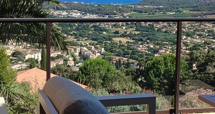 MAS JUAN VILLA CLIMATISEE PISCINE ET GRAND JARDIN AU CALME, VUE MER PANORAMIQUE