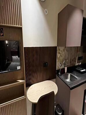 Private kitchen - Studio Aura By Voyzen Prive (Greater Noida)