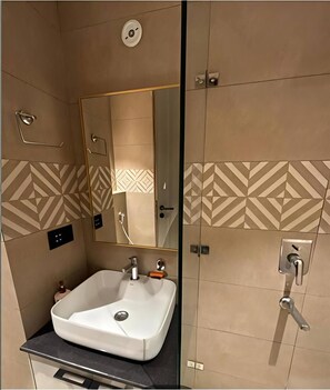 Bathroom - Studio Aura By Voyzen Prive (Greater Noida)
