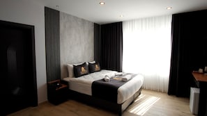 Deluxe Quadruple Room, City View | Egyptian cotton sheets, premium bedding, Select Comfort beds, minibar - Aerohub Grand Hotel (Arnavutkoy)
