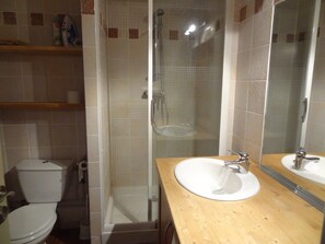 Bathroom - Ski-in/ski-out studio (La Salle-les-Alpes)